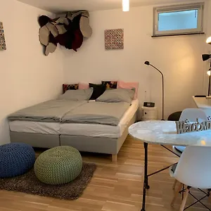 Helle Souterrainwohnung Mit Komfort Apartment München